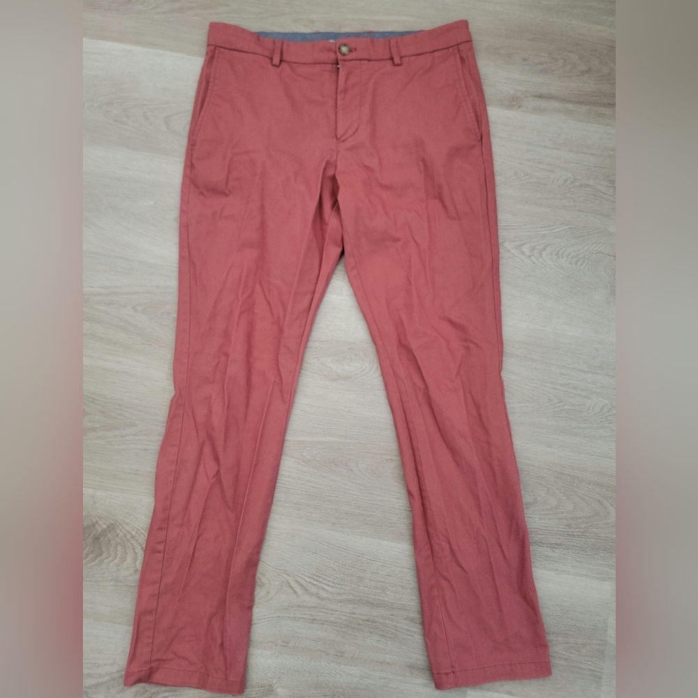 Old Navy Slim Ultimate Built-In Flex Chino Pants (Size 33x32)
